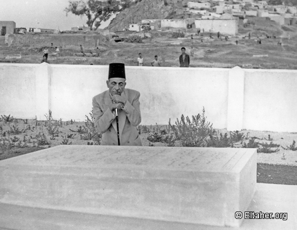 1961 - Eltaher by the grave in Tunisia